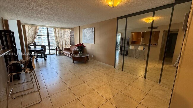 Building Photo - 2049 S Ocean Dr