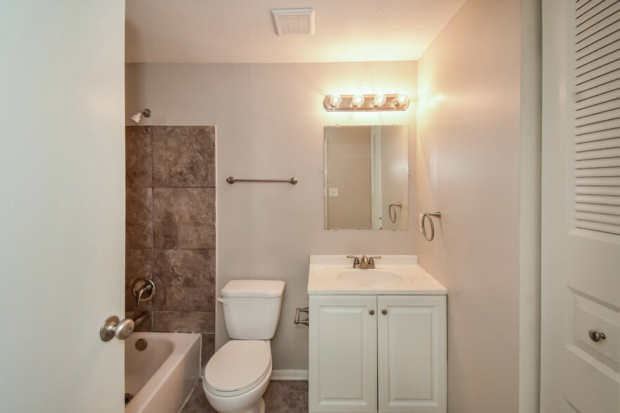 Building Photo - 11613 Whidbey Dr