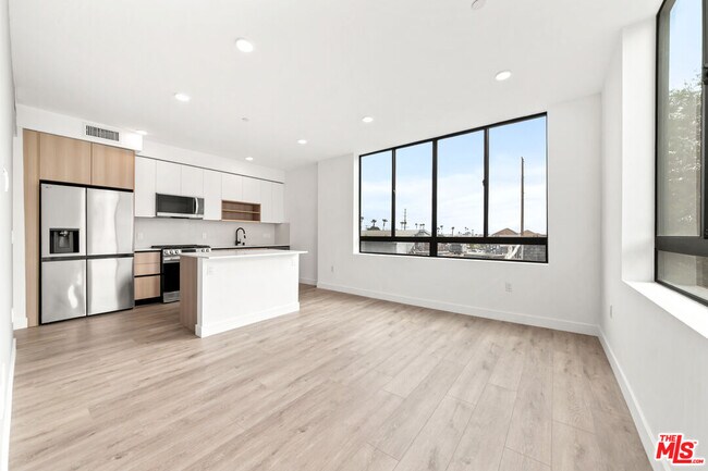 Building Photo - 11013 Hartsook St