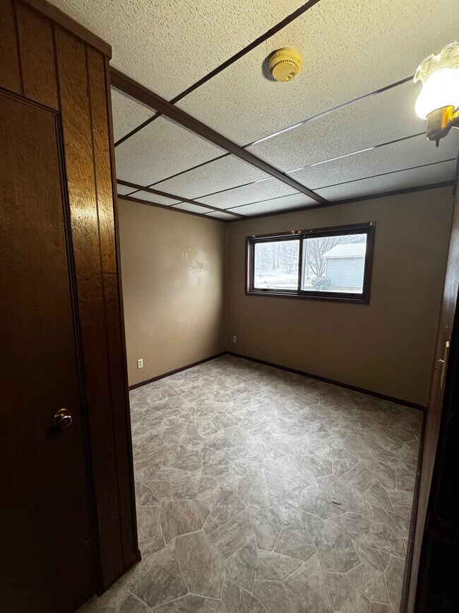 Building Photo - SR 15