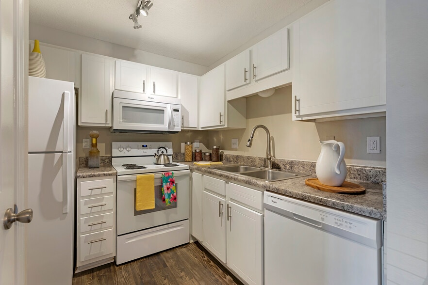 Building Photo - North Creek Apartments