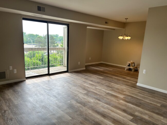 Building Photo - 30515 W 14 Mile Rd