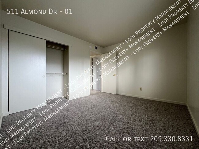 Building Photo - 511 Almond Dr