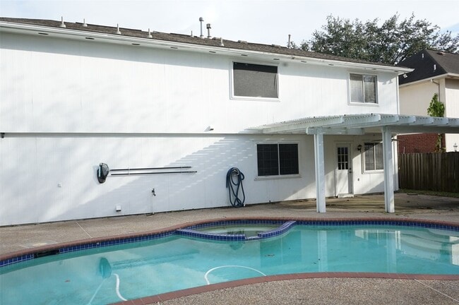 Building Photo - 18807 Timbers Dr
