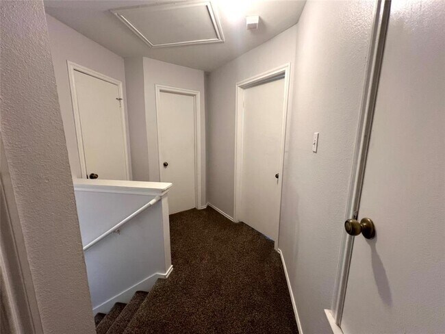 Building Photo - 2423 Glen Field Dr