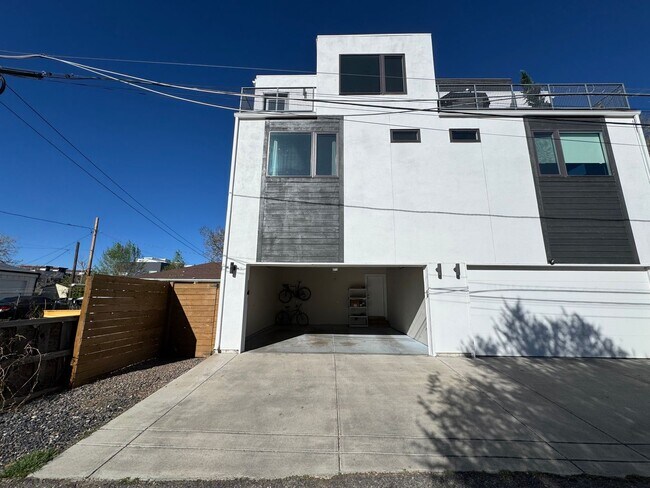 Building Photo - Perfect Sloan Lake Home with all the features and great views