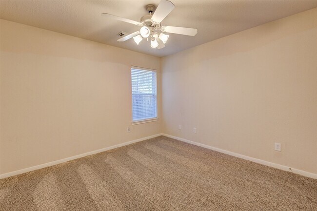 Building Photo - 11 Ebony Oaks Pl