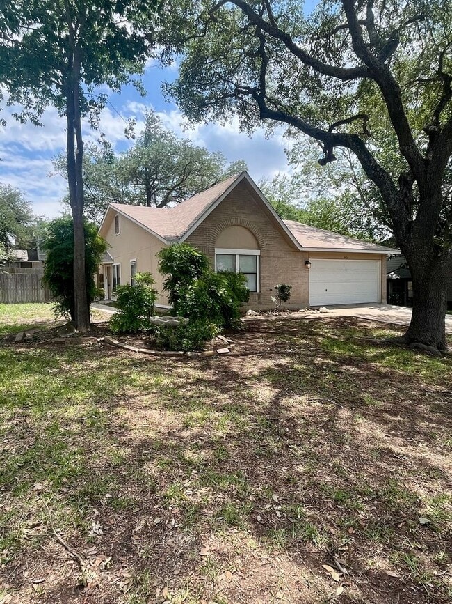 Building Photo - 3/2/2 Single Story Hidden Gem ~ Conveniently Located to RAFB, SAMMC & shopping ~ Move in Ready!
