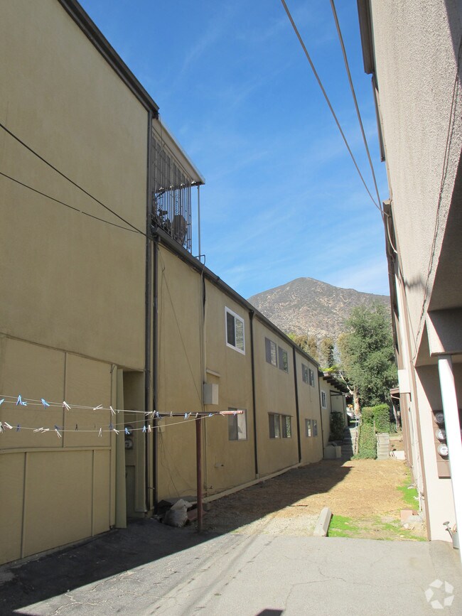 Building Photo - 156 E Highland Ave