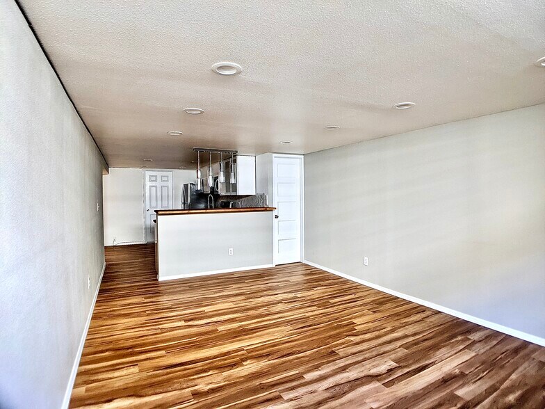 Building Photo - 5404 NE 54th Ave