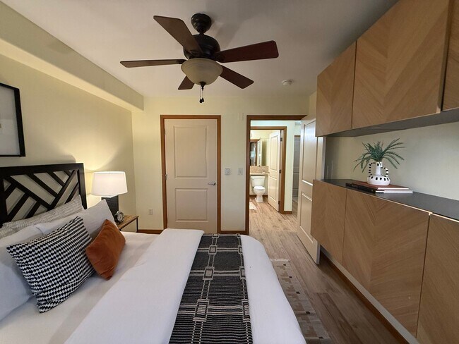 Building Photo - Sausalito Condominiums - West Seattle