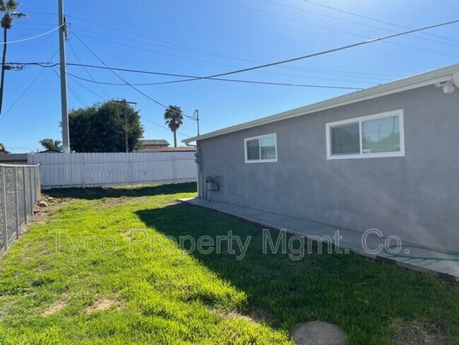 Building Photo - 980 Ebony Ave