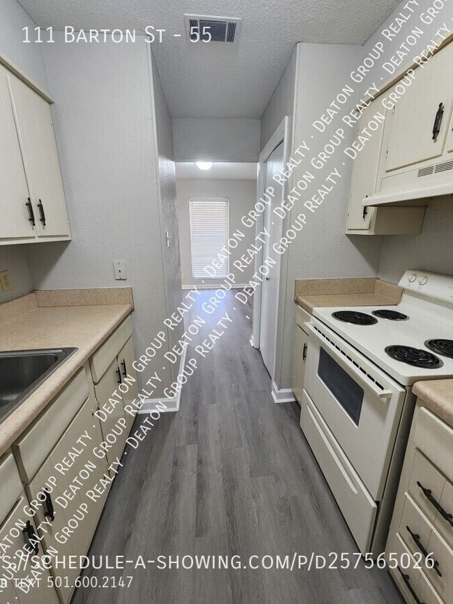 Building Photo - 111 Barton St