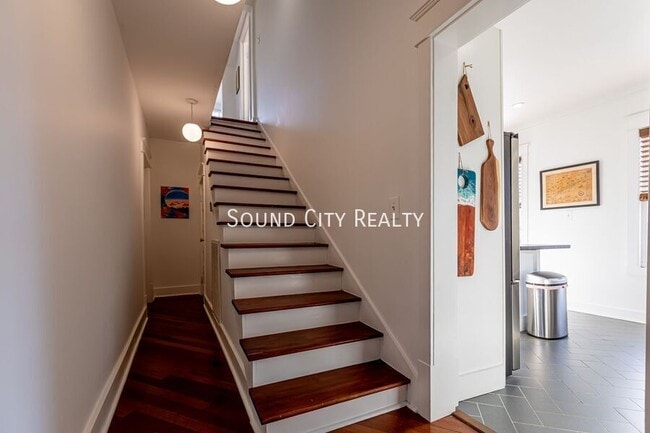 Building Photo - 310 S 7th St