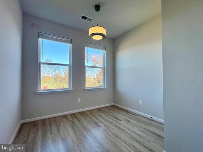 Building Photo - 8378 Sallyport St