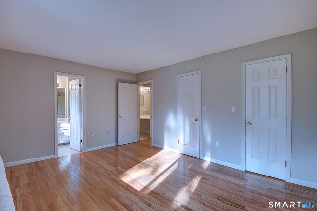 Building Photo - 4 Stonington Ct