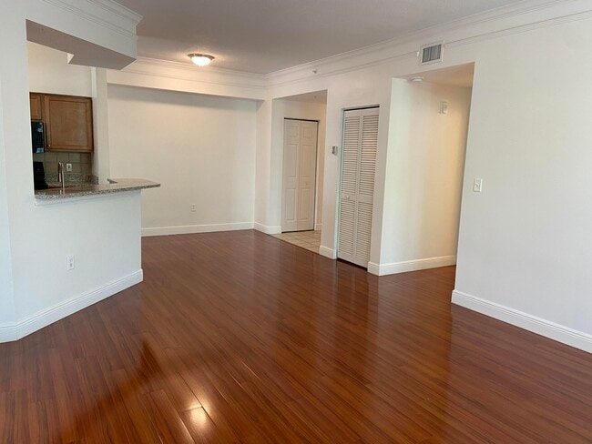 Building Photo - 9825 Baywinds Blvd