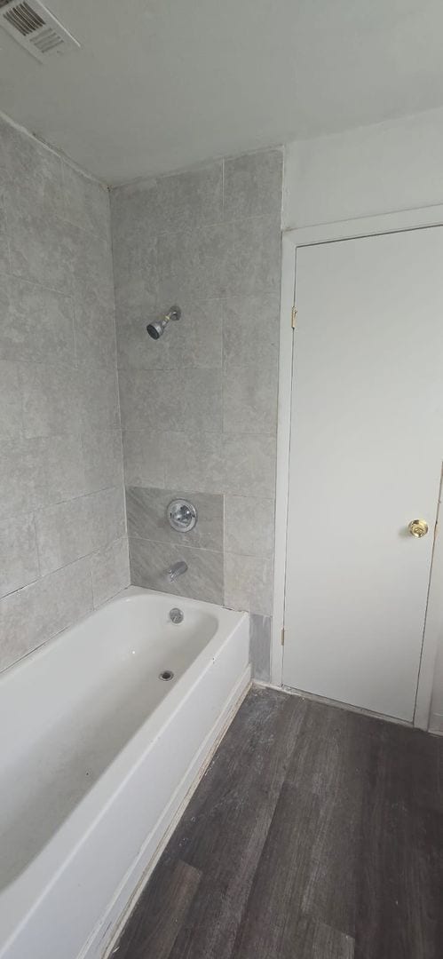 Building Photo - Available 2/1.5 Townhome in Tampa Apply for FREE This Holiday Season!