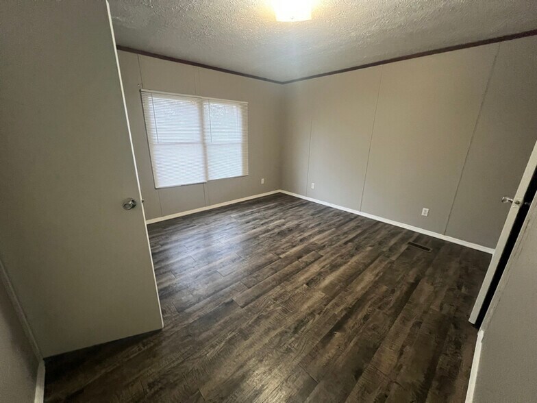 Building Photo - 58 Locust St