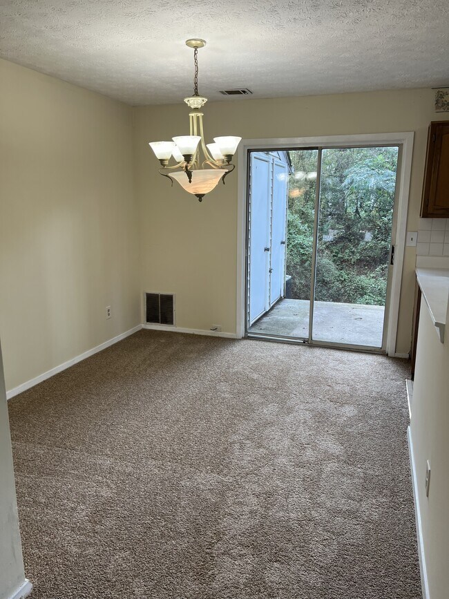 Building Photo - 5765 Wells Cir