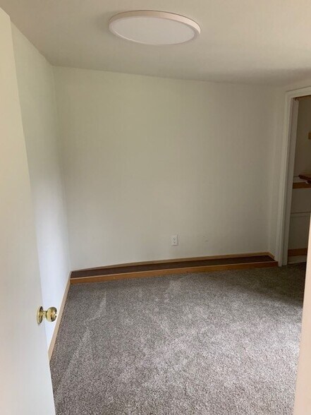 Bedroom 3 - 3335 Coburg Rd