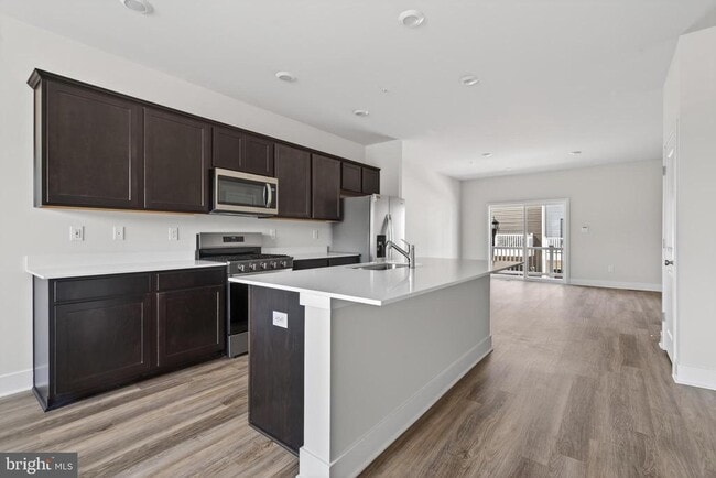 Building Photo - 5225 Manor Park Dr