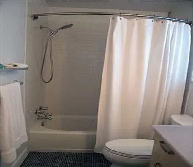 Building Photo - 1881 1100 E