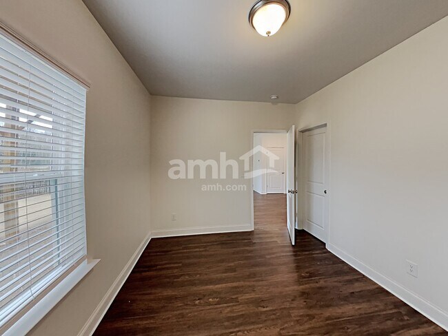 Building Photo - 718 Cyprus Ave