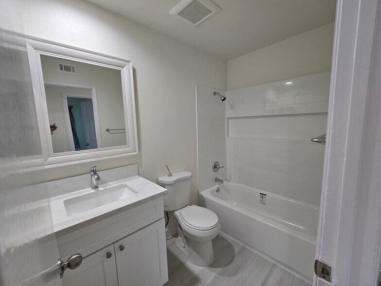 Building Photo - 4502 Donner Ct