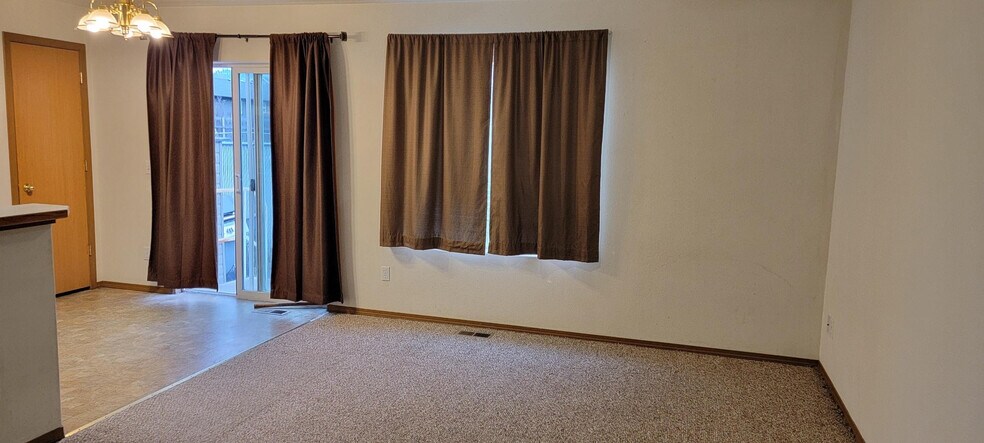 Building Photo - 1614 E Coeur D Alene Ave