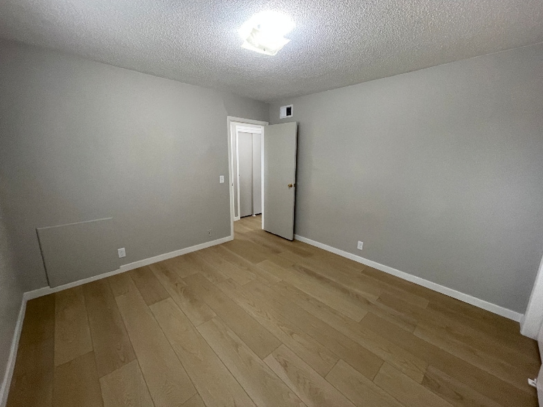 Building Photo - 1008 S 30th Ave