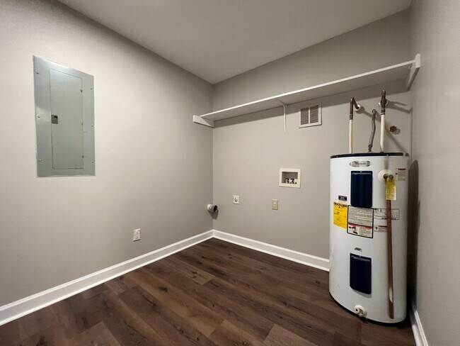 Building Photo - 2013 Grandhaven Dr