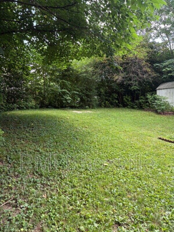 Building Photo - 2340 Boxwood Ln NE