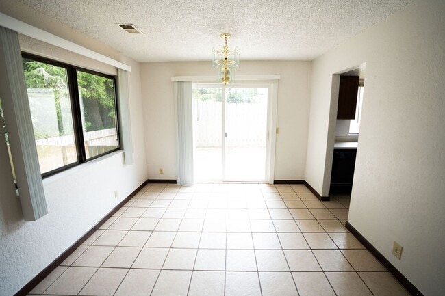 Building Photo - Single Level Home in McKinelyville