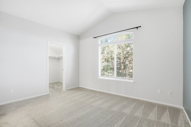 Building Photo - Two Bedroom Condo - Community Pool - Low Deposit - Move In Special