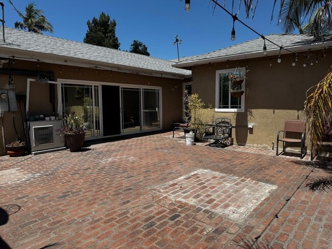 Building Photo - Three Bedroom Pool Home for Rent in Downey!