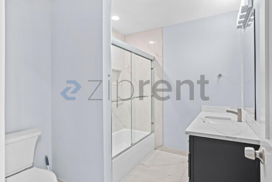 Building Photo - Unit Apt 2