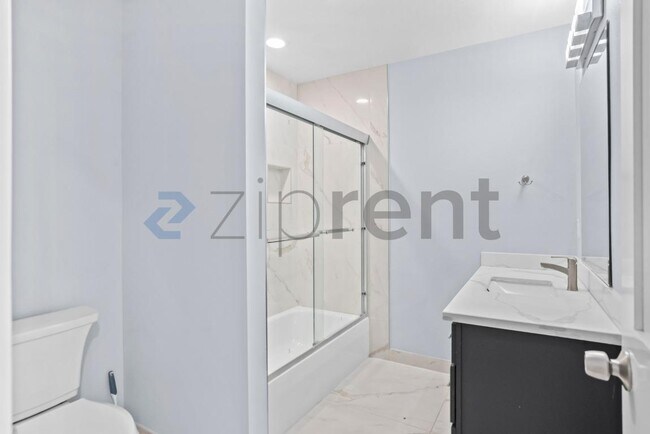 Building Photo - Unit Apt 2