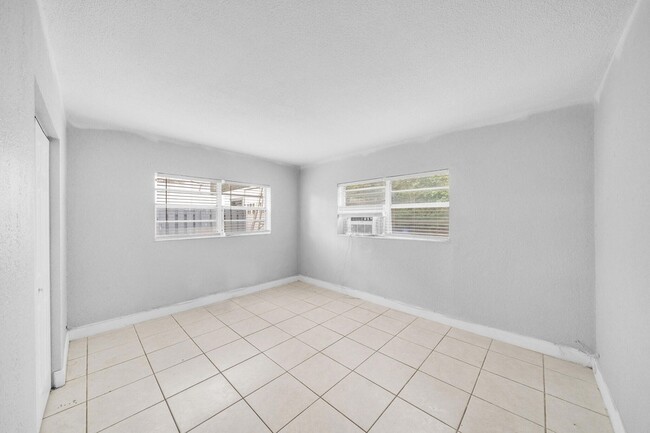 Building Photo - 626 SW 14th Ave
