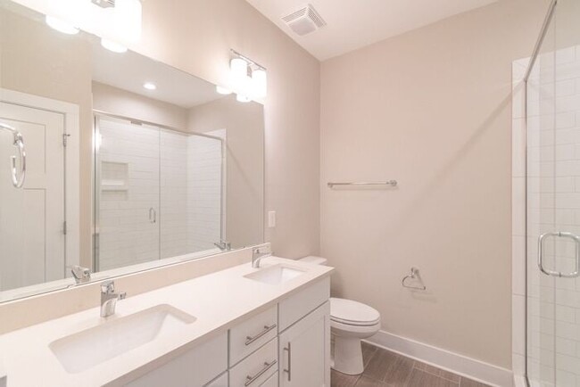 Building Photo - Beautiful Modern Townhome in South End Available 5/1!