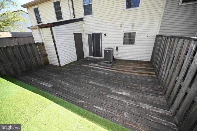 Building Photo - 2103 Tanglewood Dr