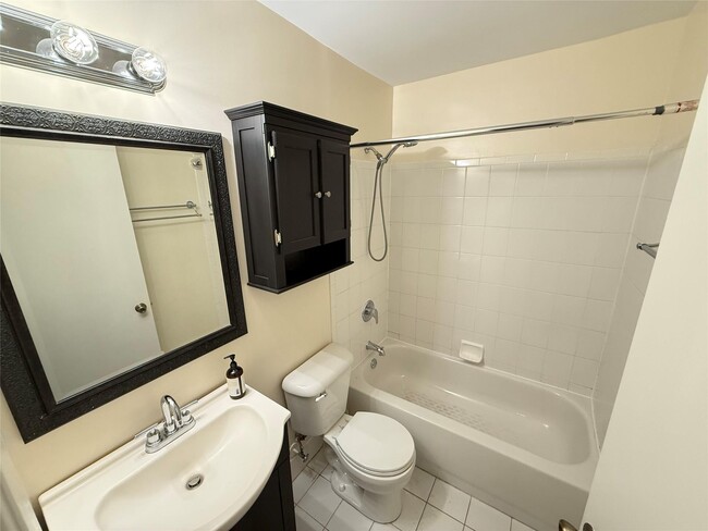 Building Photo - 1425 Crotona Ave