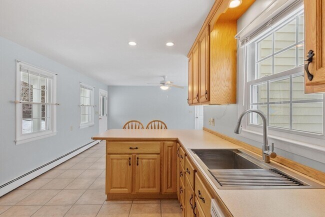 Building Photo - 20 Lovell St