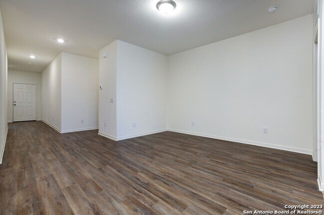 Building Photo - Modern Move-In Ready Home Near Lackland AFB | Pool, Park & Prime Location!