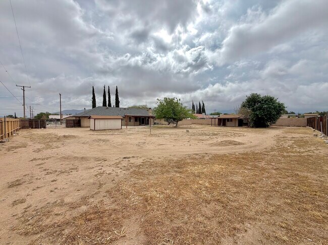 Building Photo - 7742 Oxford Ave