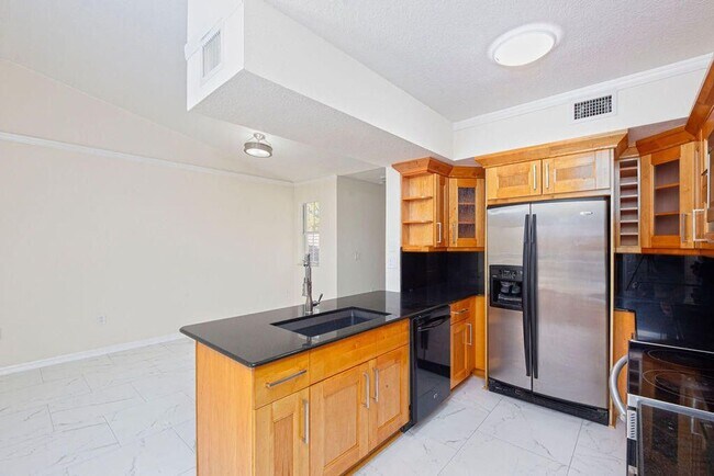 Building Photo - 2400 Centergate Dr