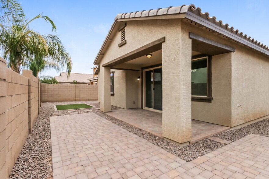 Building Photo - 20998 E Pecan Ln