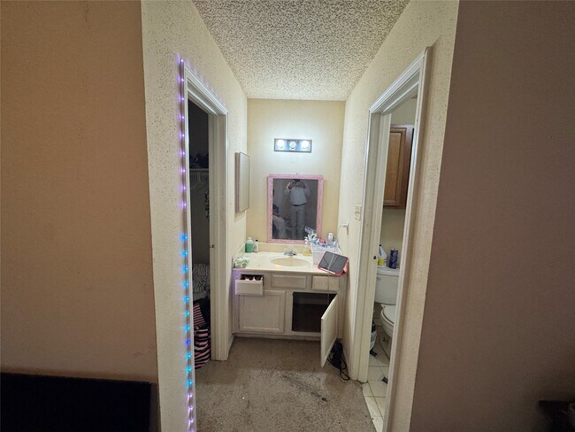 Building Photo - 12300 Brookglade Cir