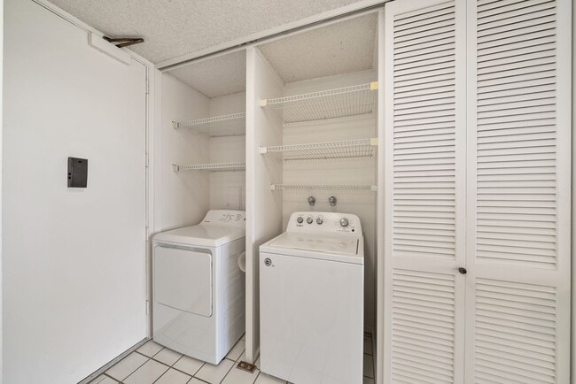 Building Photo - ALA WAI PLAZA SKYRISE #3407