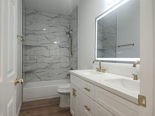 Building Photo - 6719 Roanoke St